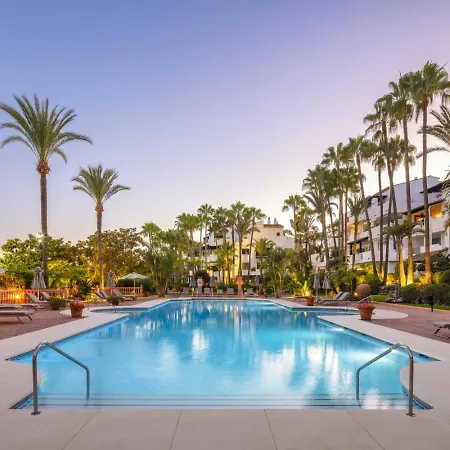 Elegant 3- Bedroom In Puente Apartmán *