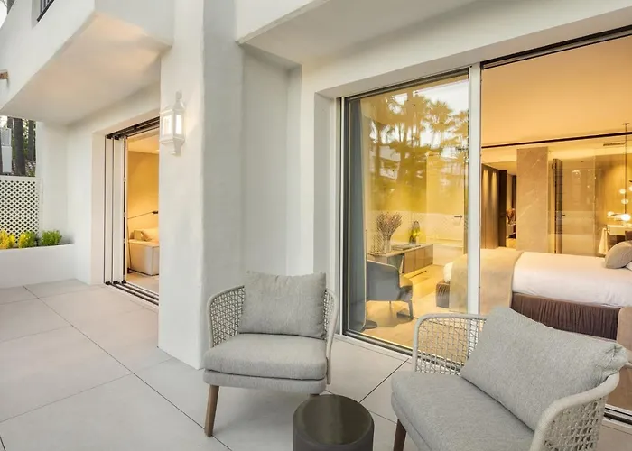 Elegant 3- Bedroom In Puente Apartment *