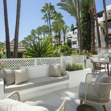 Lägenhet Elegant 3- Bedroom In Puente Marbella